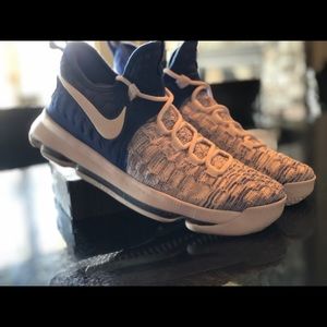 Men’s KD Nike Flyknit Sneakers Size 10.5